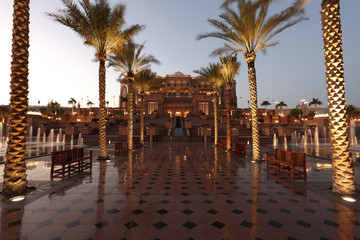 Fototapete - The Emirates Palace in Abu Dhabi, United Arab Emirates