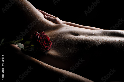 Foto-Kissen - Nackter Bauch mit Rose (von runzelkorn)