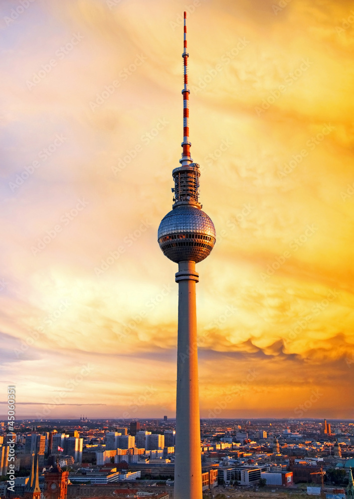 Obraz na płótnie berlin television tower w salonie