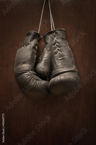 Naklejka na drzwi Old boxing gloves