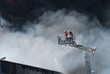 Feuerwehr auf langer Leiter im Einsatz bei Großbrand in Industriegebiet, Niedersachsen, Deutschland, Europa