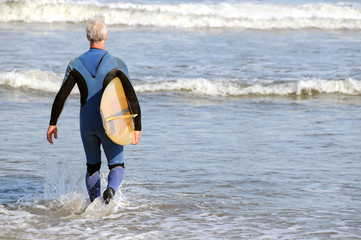 Senior Surfer