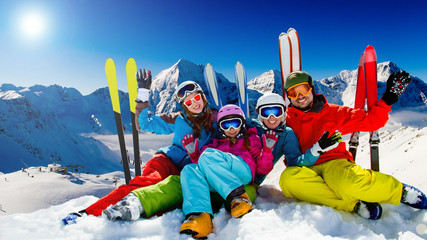 Fototapete - Skiing, winter fun - happy family ski team