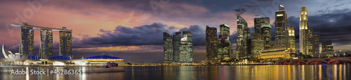 Obraz w ramie Singapore City Skyline at Sunset Panorama