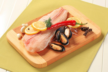 Sticker - Fresh fish fillets and mussels