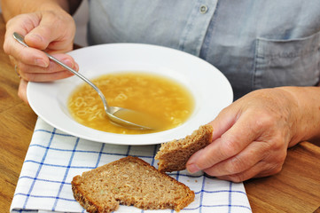 Wall Mural - Seniorin beim Mittagessen