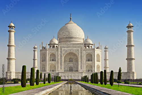 Fototapeta na wymiar Taj Mahal in sunrise light