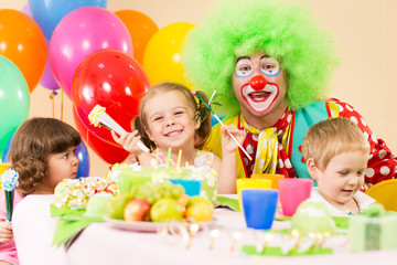 kids celebrating birthday party with clown