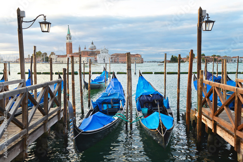 Fototapeta na wymiar italien venedig gondeln