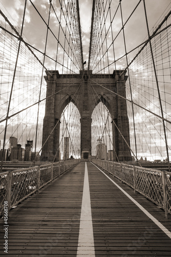 Naklejka dekoracyjna Brooklyn Bridge in New York City. Sepia tone.