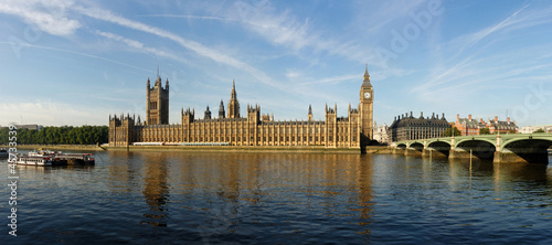 Fototapeta na wymiar The House of Parliament and the Clock Tower in London