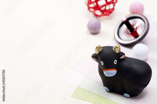 牛の干支置物と正月小物stock Photo Adobe Stock 牛の干支置物と正月小物stock Photo Adobe Stock