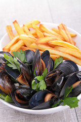 Sticker - mussels and french fries