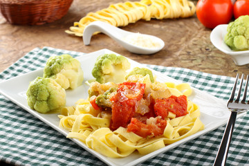 Wall Mural - Noodles with broccoli, bacon and tomato