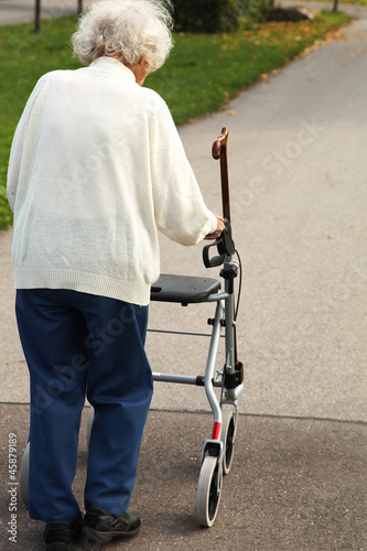 Get Net alte frau For Free