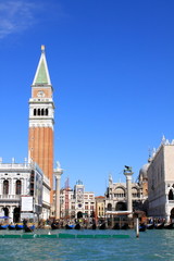 Sticker - Vue sur les monuments de la place Saint-Marc à Venise