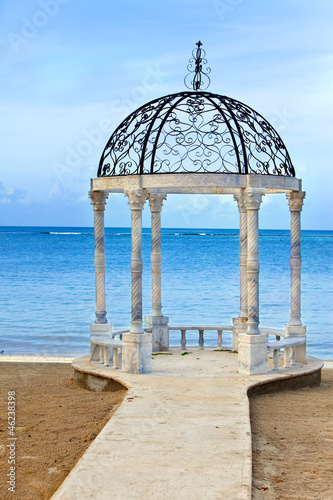 Plakat na zamówienie pavilion with a view of the sea