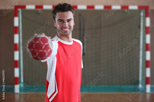 Foto-Kissen - Handball player in front of goal (von auremar)