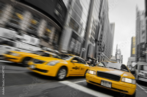 selective-color-taxis-nowy-jork