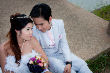 wedding couple in the park