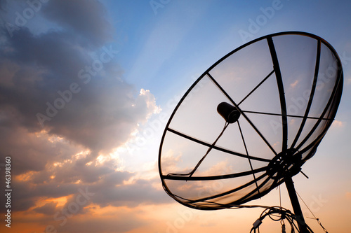 Cuadros en Lienzo telecommunication satellite dish