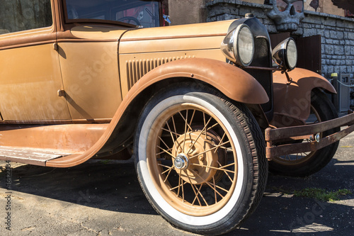 Rusty classic car © plasid