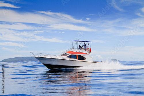 Fotografía Motorboat, route on the Ocean