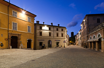 Matelica, Piazza Garibaldi al crepuscolo