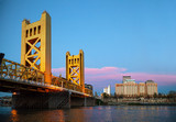 Fototapeta Krajobraz - Golden Gates drawbridge in Sacramento