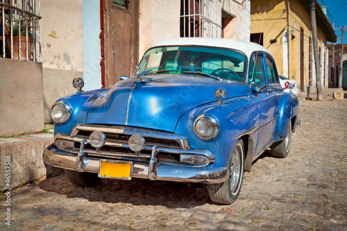 Obraz w ramie Classic Chevrolet in Trinidad, Cuba.