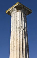 Wall Mural - Ancient pillar of doric rhythm at Pella in Greece