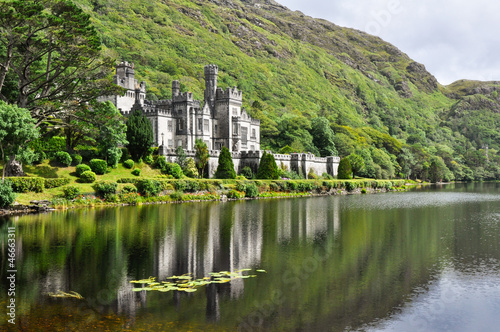 Fotografie, Obraz Abbey Kylemore v Connemara horách, Irsko