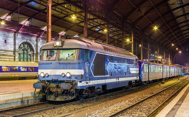 Canvas Print - Local diesed train at Strasbourg station. Alsace, France