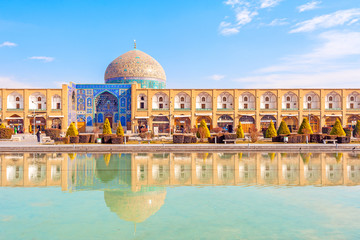 Wall Mural - Sheikh Lotf Allah Mosque, Naqsh-e Jahan Square, Isfahan, Iran.