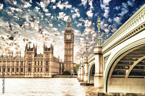 Obraz w ramie Landscape of Big Ben and Palace of Westminster with Bridge and T