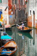 gondolier sur les canaux de Venise