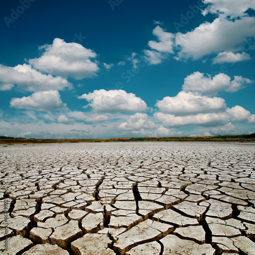 Fotomural global warming. dramatic sky over cracked earth
