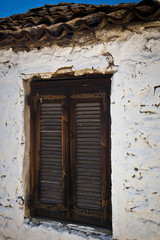 Fototapete - Traditional old wooden window in Greece