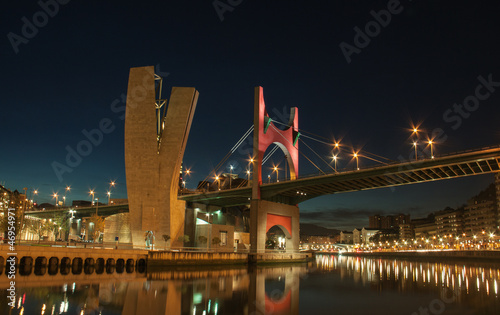Puente en Bilbao al anochecer Tablou Canvas