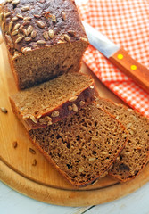 Poster - Fresh bread and knife on the wooden board