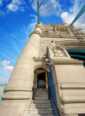 Canvas Print - Powerful structure of Tower Bridge in London