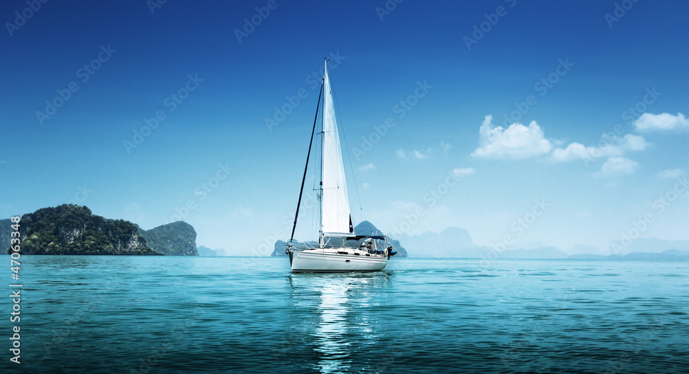 Foto-Doppelrollo - yacht and blue water ocean