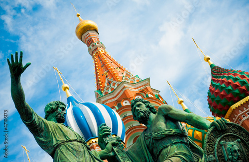 фотография Monument to Minin and Pozharsky on the Red Square in Moscow Russ