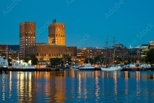 Photo Oslo Cyty Hall and harbour, close