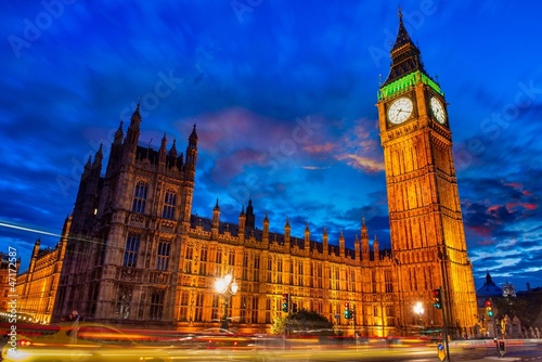 swiatla-big-ben-tower-w-londynie
