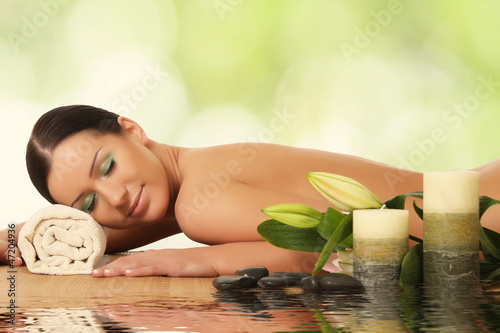 Foto-Doppelrollo - young woman in a spa (von zhagunov_a)