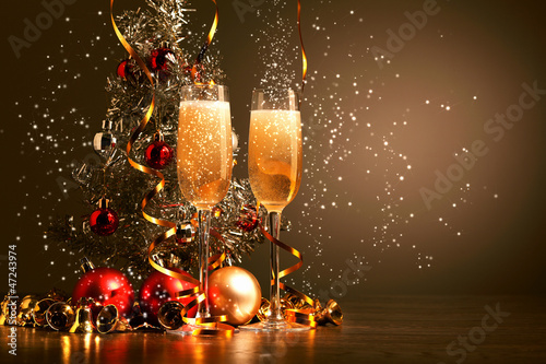 Photo Glasses of champagne at new year party
