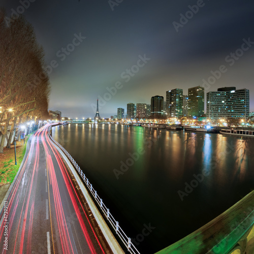 Fototapeta na wymiar Quartier grenelle et la tour eiffel de nuit - Paris - France