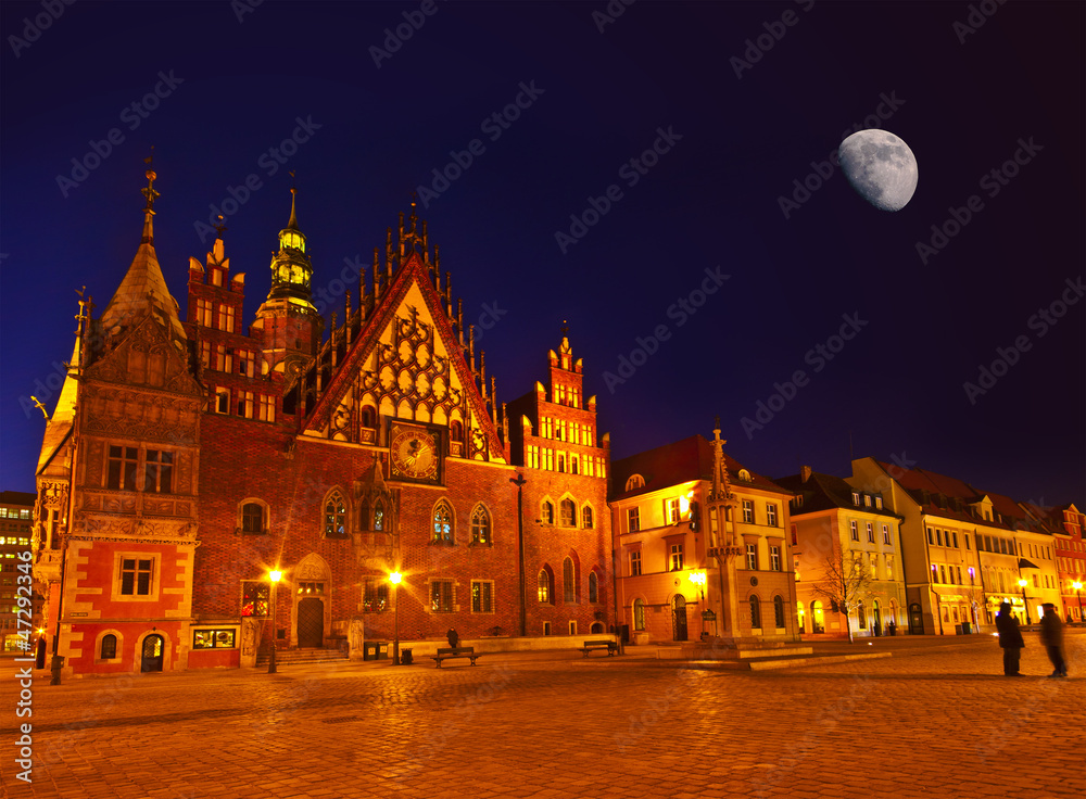 rynek-i-ratusz-noca-wroclaw-polska