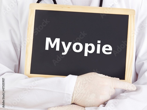 Fotografía Doctor shows information on blackboard: myopia